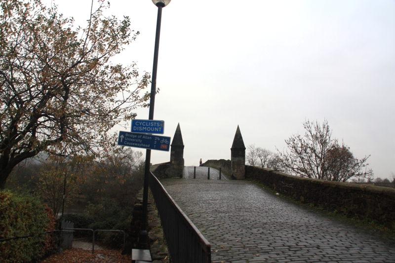 kamienny most na rzece Forth, za którym Szkoci pokonali Anglików w 1297 roku.JPG