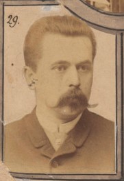 Leopold Świderski (1853-1925) na Tableau fotograficzne z portretami literatów polskich - autorów utworów dramatycznych 1894 r..jpg