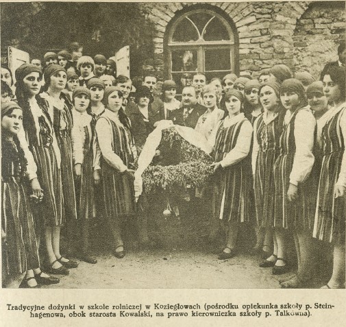 dożynki w szkole rolniczej w Koziegłowach, K.Z.BTDI 8, 1929 r..jpg