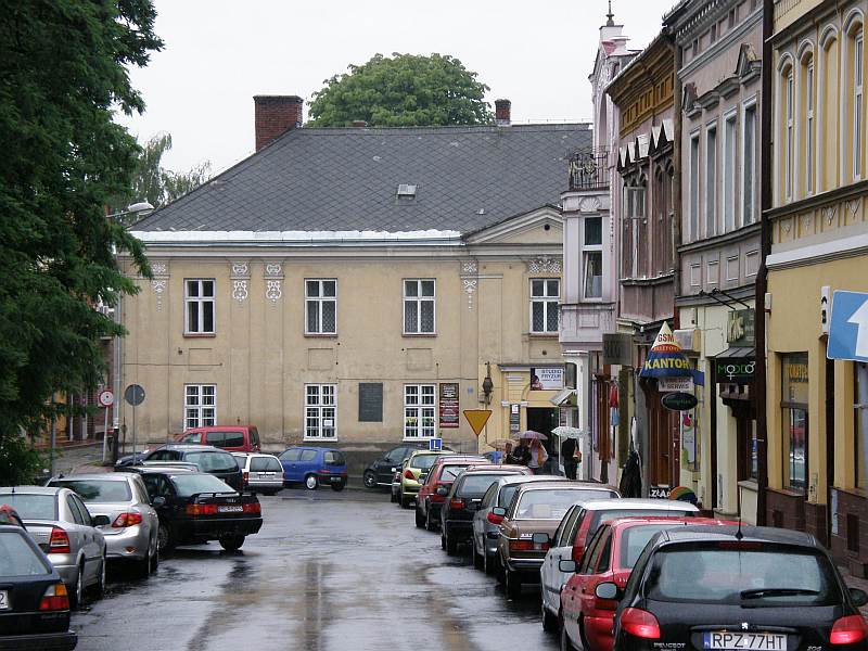 Rynek i wszechobecne samochody.jpg