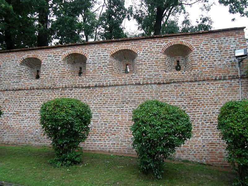 Mury obronne Klasztoru Bernardynów_2.jpg