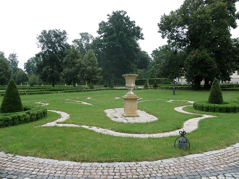 Park pałacowy w Sieniawie.jpg